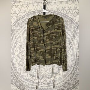 Soho New York & Company Green Camouflage Button-Down Shirt